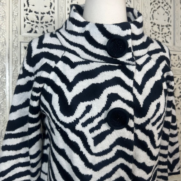 John Paul Richard Petite Black & White Animal Zebra Print 3/4 Sleeve Cardigan - Picture 3 of 9